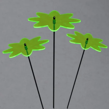 3 Schöne Sonnenfänger Blumen in Grün Maße: 140x140 mm im Freien